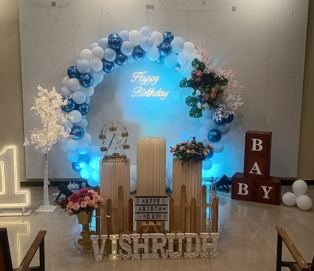 Balloon garland photo corner